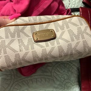 Medium travel pouch, color, vanilla